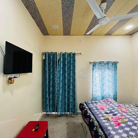 Shanti Paying Guest House Mathura Exterior photo